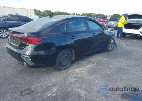 2020 Kia Forte Lxs z USA, uszkodzony, nr VIN 3KPF24AD1LE212690